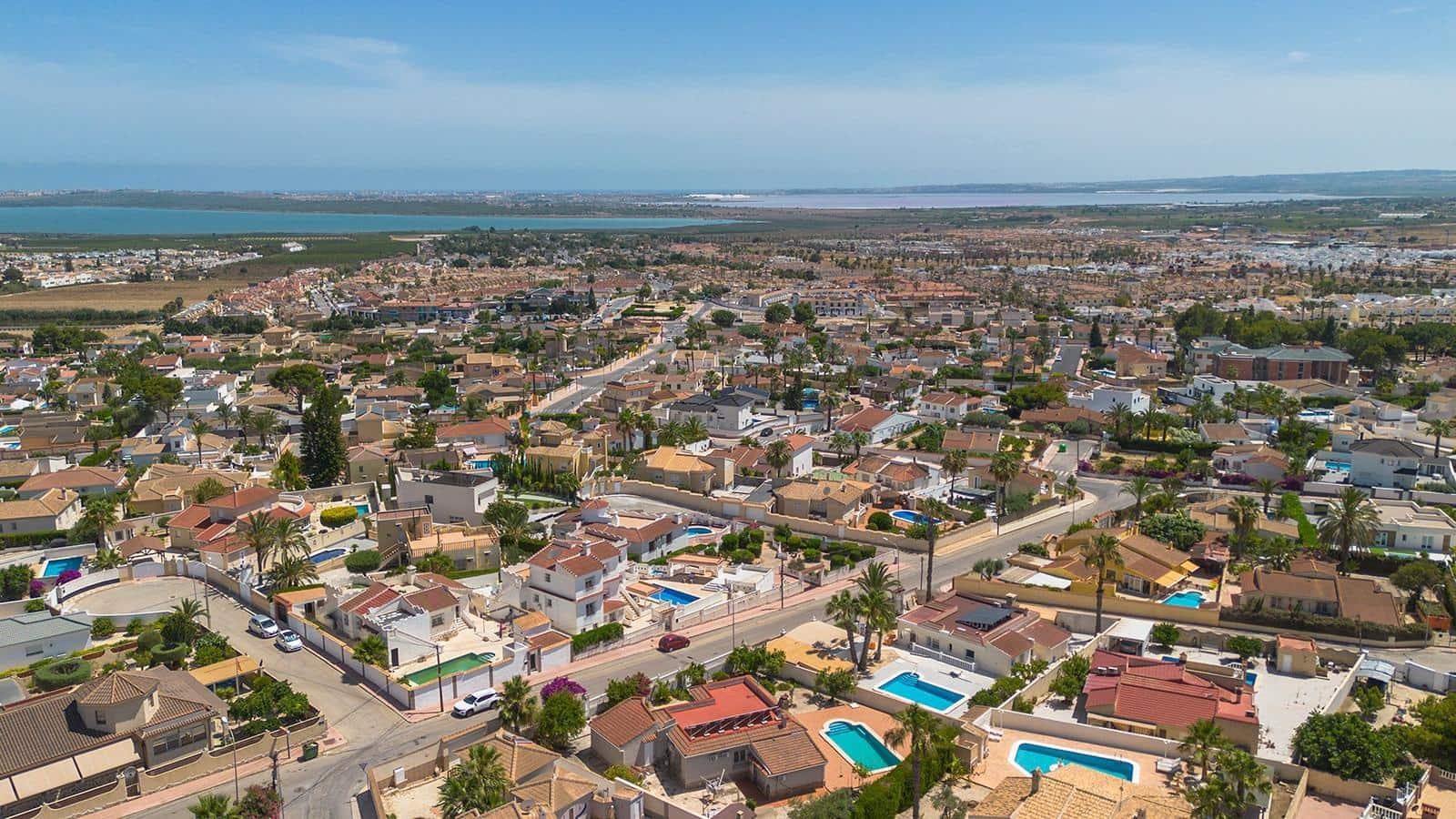 4 bedroom Villa for sale in Rojales with pool garage - € 495,000 (Ref: 9919090)