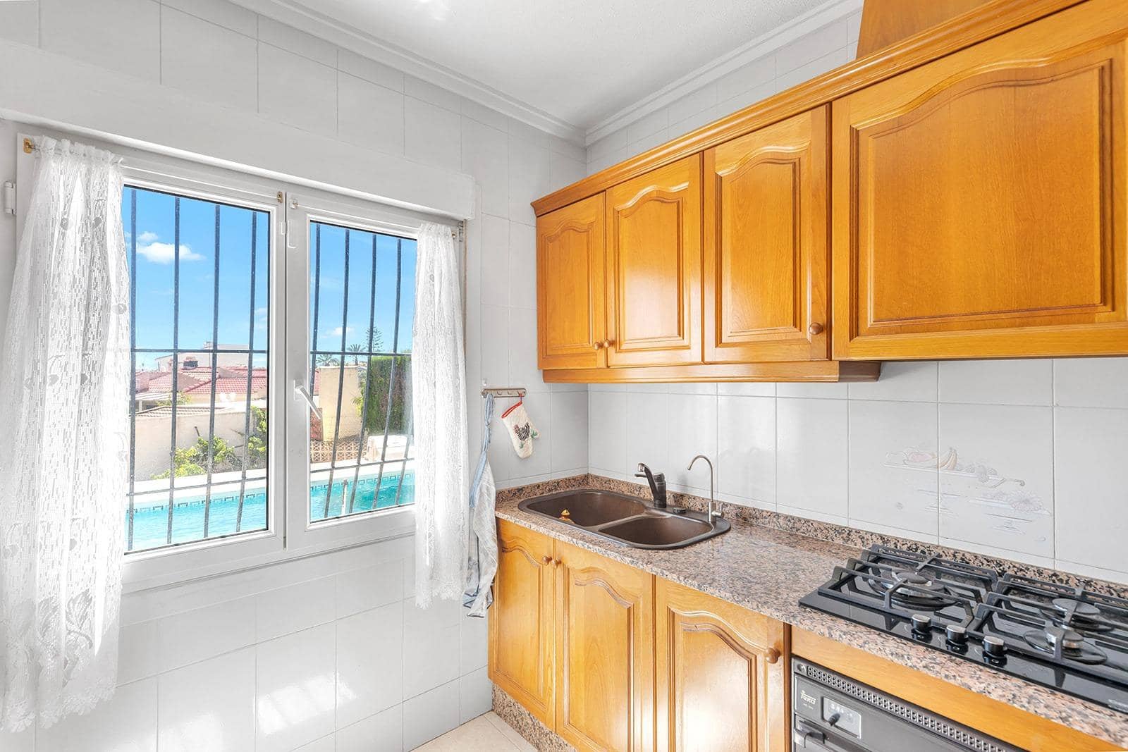 4 bedroom Villa for sale in Rojales with pool garage - € 495,000 (Ref: 9919090)