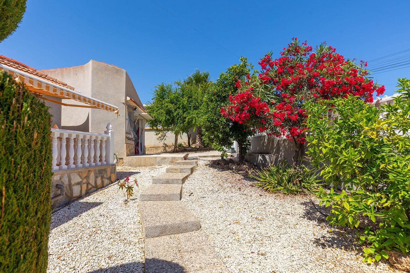4 bedroom Villa for sale in Rojales with pool garage - € 495,000 (Ref: 9919090)
