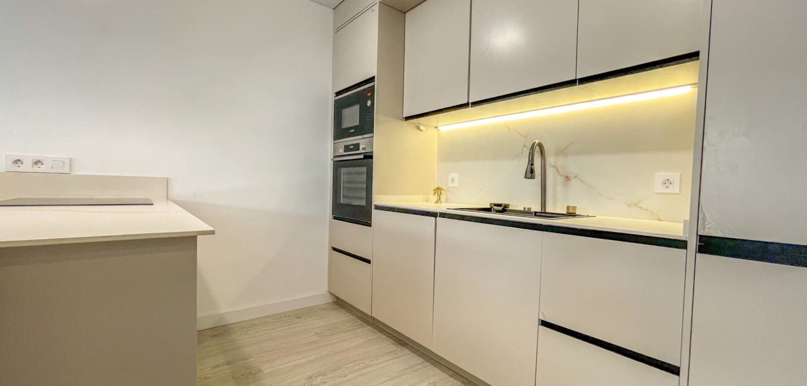 2 chambre Appartement à vendre à Torrevieja avec garage - 265 000 € (Ref: 9920920)