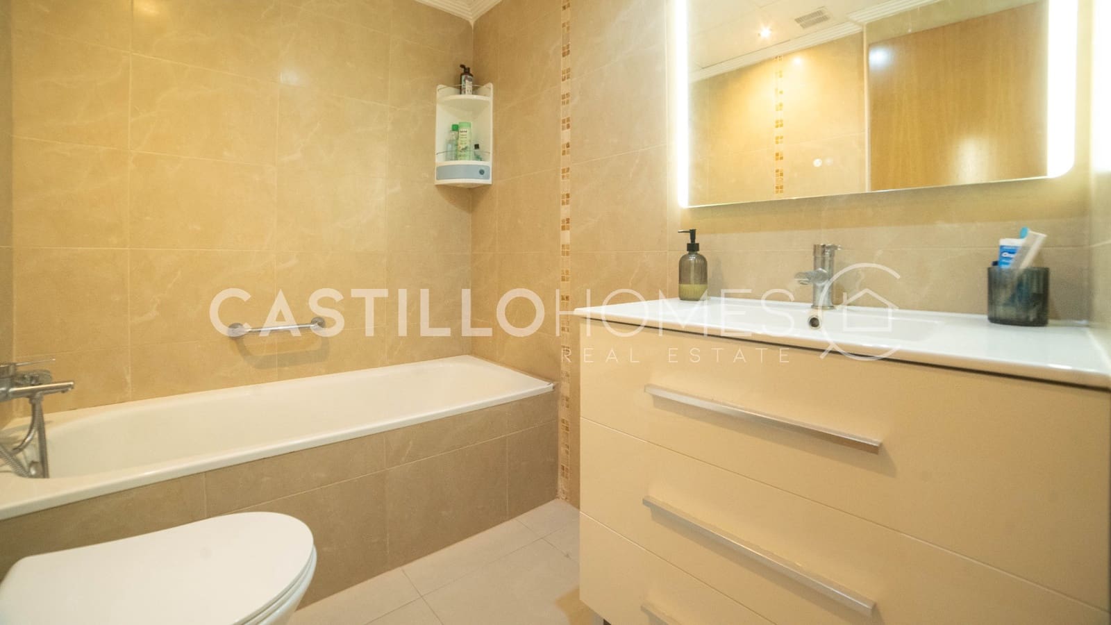 3 makuuhuone Huoneisto myytävänä paikassa Torrevieja mukana 
autotalli - 220 000 € (Ref: 9922719)