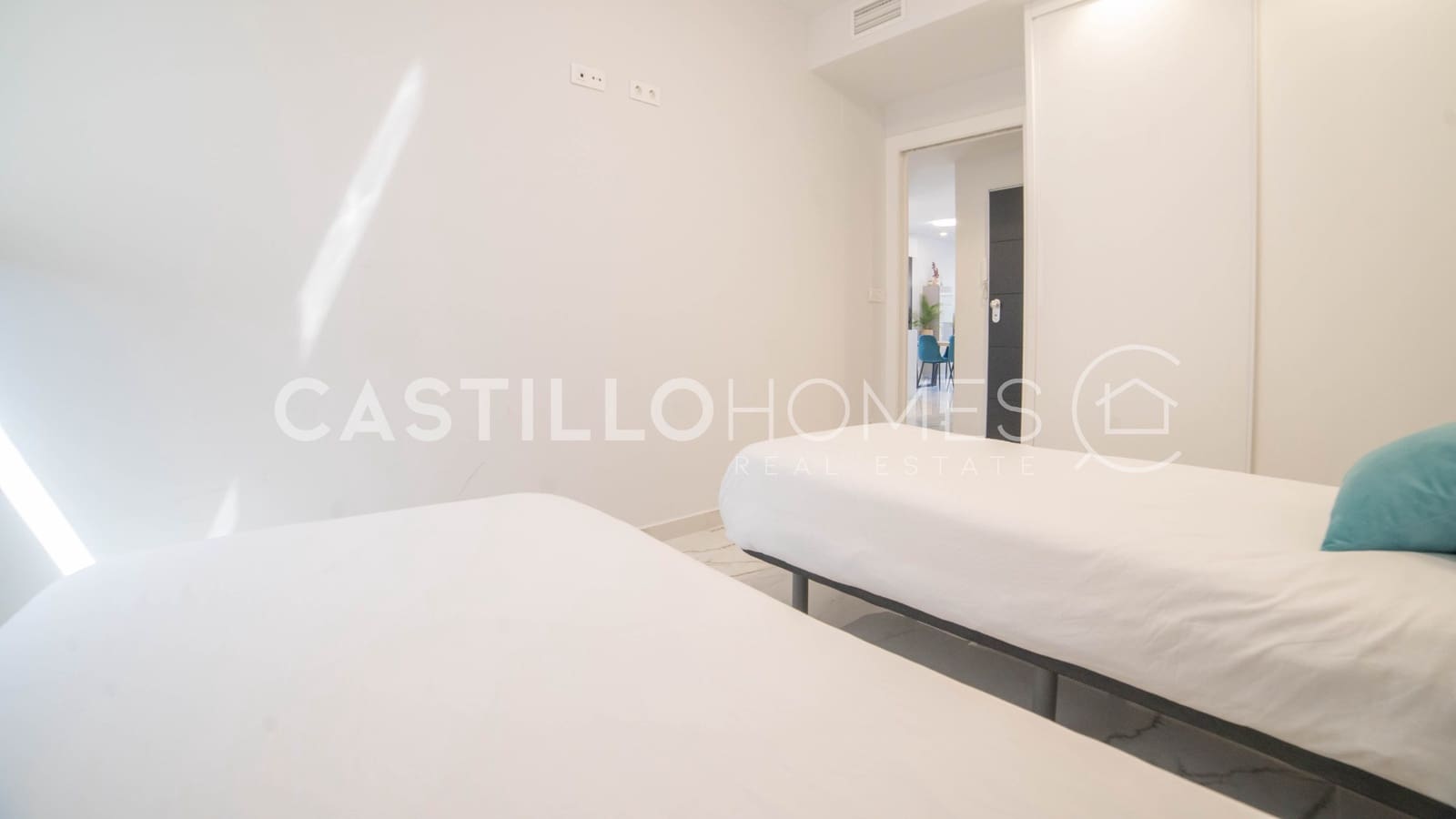 2 soveværelse Lejlighed til salg i Orihuela Costa med swimmingpool garage - € 315.000 (Ref: 9922727)