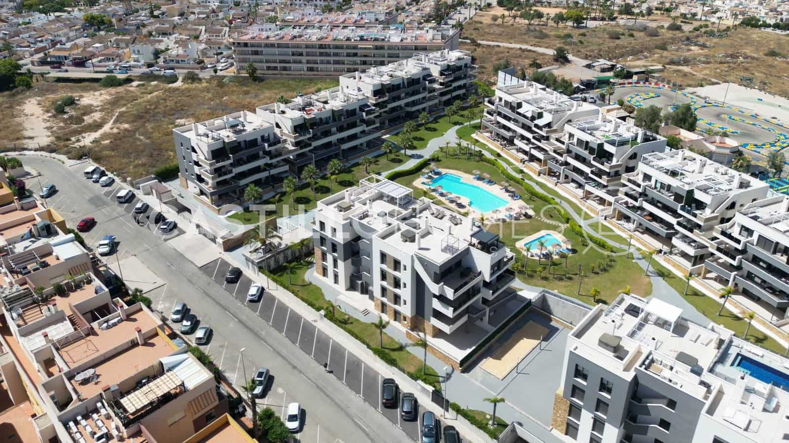 2 soveværelse Lejlighed til salg i Orihuela Costa med swimmingpool garage - € 315.000 (Ref: 9922727)