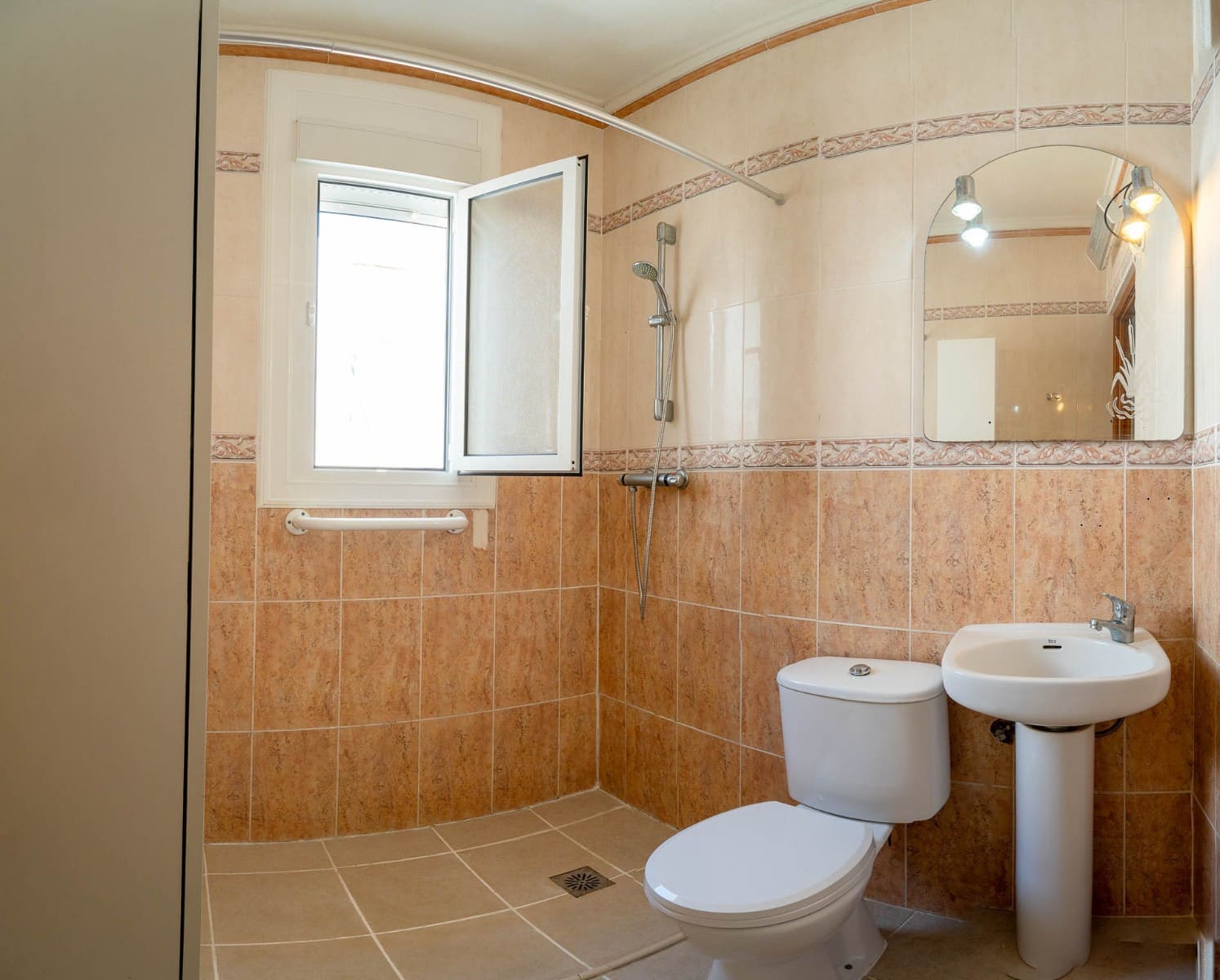 Apartamento de 2 habitaciones en Ciudad Quesada en venta con piscina - 185.000 € (Ref: 9950506)