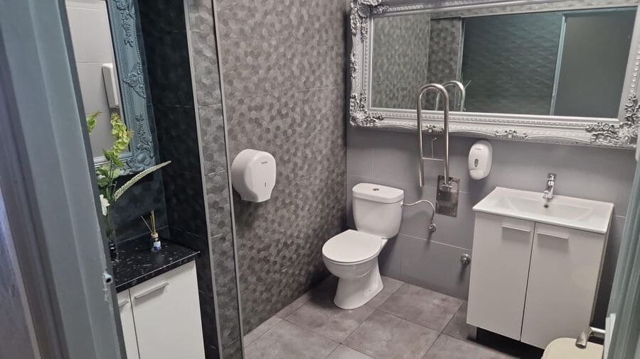 Kommersiell til salgs i Torrevieja - € 59 000 (Ref: 9953570)