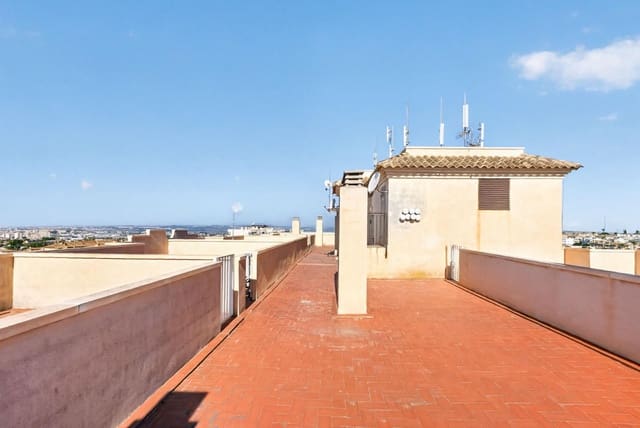 2 soverom Penthouse til salgs i Torrevieja med svømmebasseng - € 199 000 (Ref: 9953577)