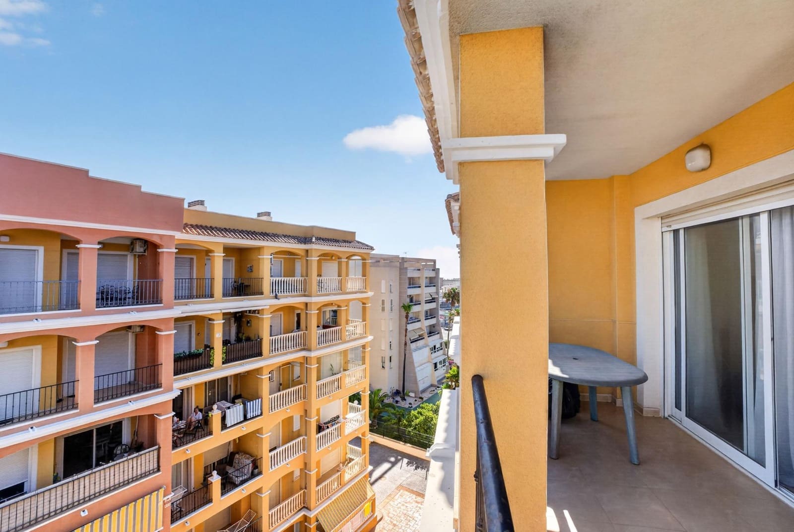 2 soverom Penthouse til salgs i Torrevieja med svømmebasseng - € 199 000 (Ref: 9953577)