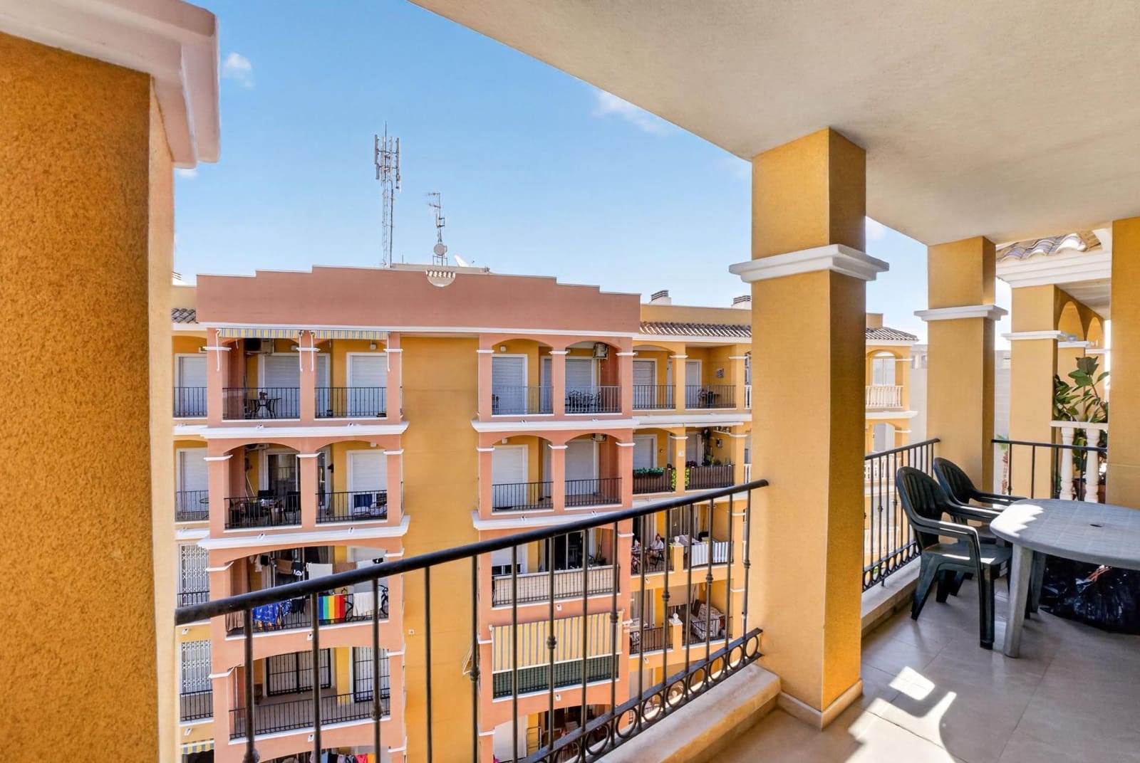 2 soverom Penthouse til salgs i Torrevieja med svømmebasseng - € 199 000 (Ref: 9953577)