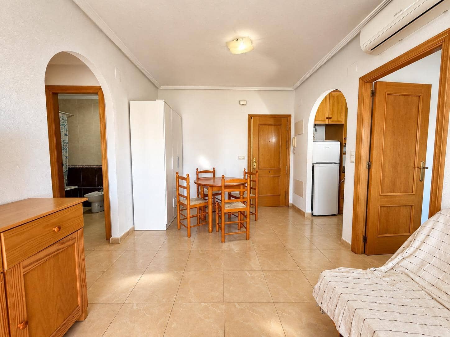 Ático de 2 habitaciones en Torrevieja en venta con piscina - 199.000 € (Ref: 9953577)