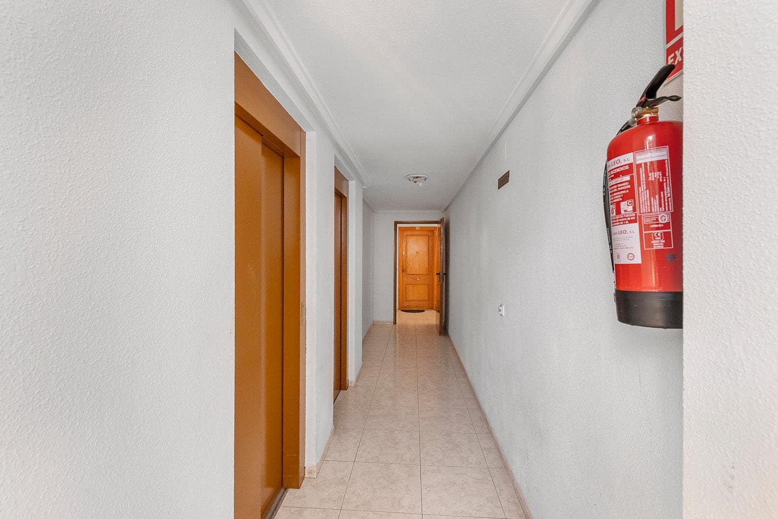 Apartamento de 2 habitaciones en Torrevieja en venta con piscina - 138.900 € (Ref: 9964157)