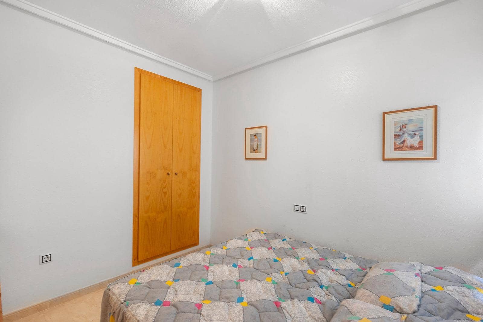 Apartamento de 2 habitaciones en Torrevieja en venta con piscina - 138.900 € (Ref: 9964157)