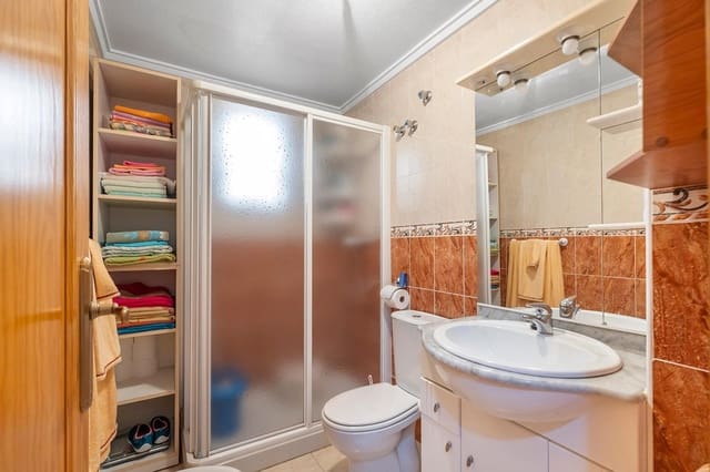 Apartamento de 2 habitaciones en Torrevieja en venta con piscina - 138.900 € (Ref: 9964157)