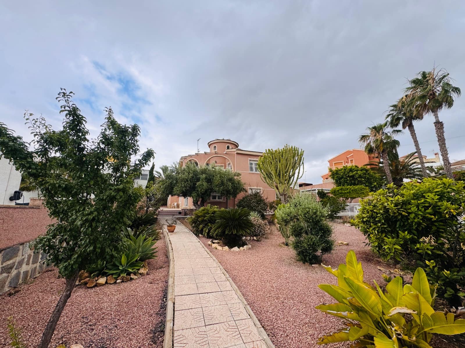5 slaapkamer Villa te koop in Ciudad Quesada met zwembad garage - € 499.950 (Ref: 9965888)