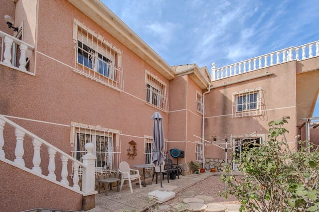 5 bedroom Villa for sale in Ciudad Quesada, Rojales with pool garage - € 499,950 (Ref: 9965888)