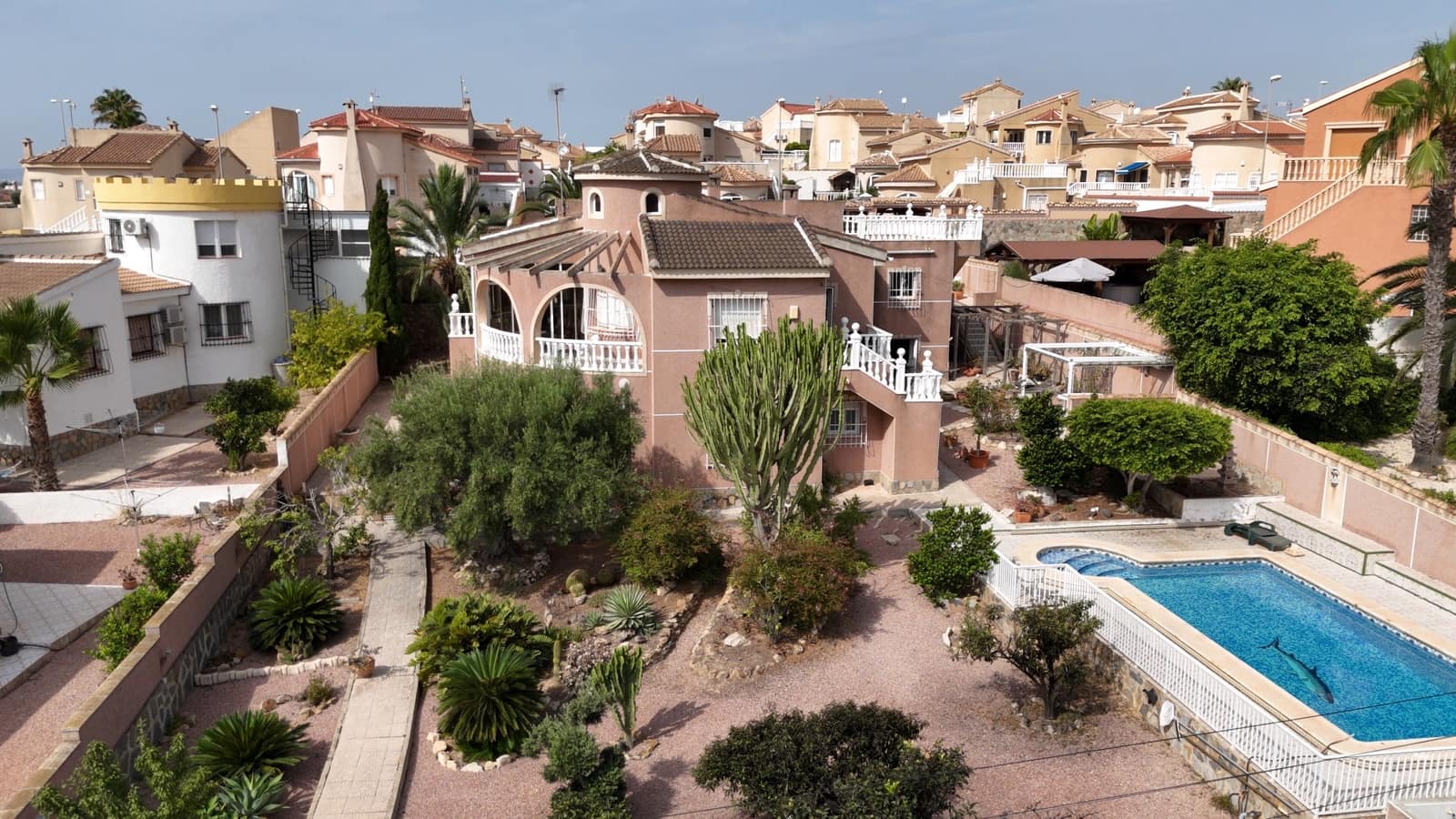 5 soveværelse Villa til salg i Ciudad Quesada med swimmingpool garage - € 499.950 (Ref: 9965888)