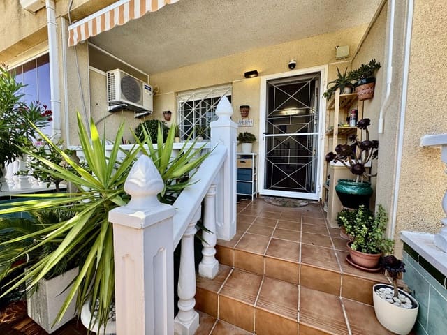 2 slaapkamer Rijtjeshuis te koop in Torrevieja met zwembad - € 169.500 (Ref: 9968587)