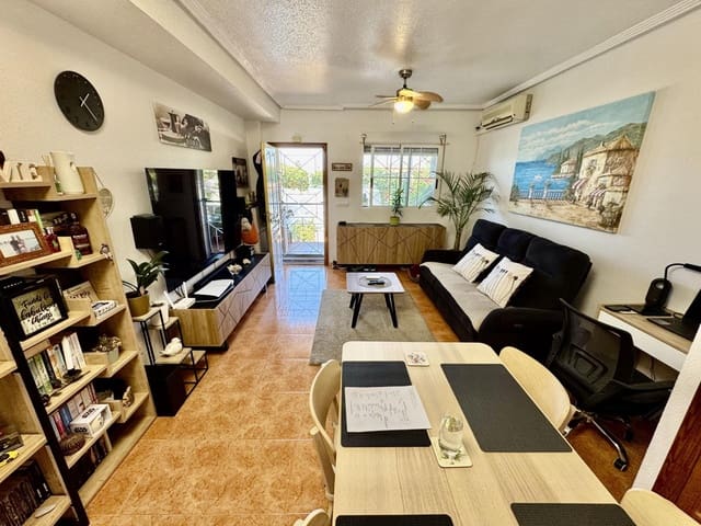 2 slaapkamer Rijtjeshuis te koop in Torrevieja met zwembad - € 169.500 (Ref: 9968587)