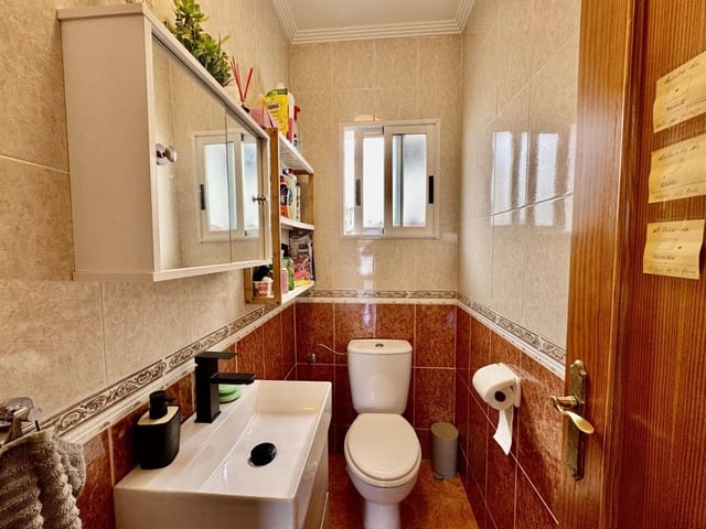 2 slaapkamer Rijtjeshuis te koop in Torrevieja met zwembad - € 169.500 (Ref: 9968587)