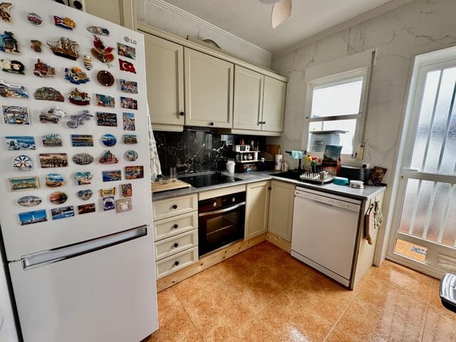 2 slaapkamer Rijtjeshuis te koop in Torrevieja met zwembad - € 169.500 (Ref: 9968587)