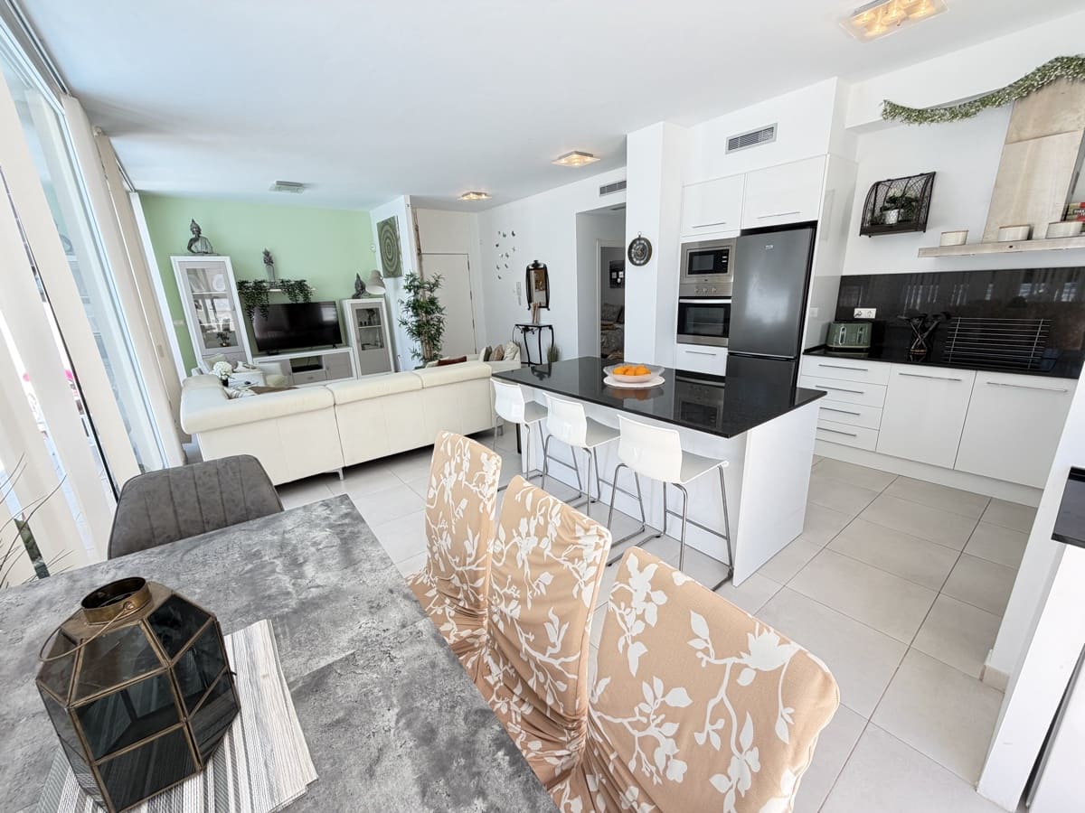4 bedroom Villa for sale in Torrevieja with pool garage - € 650,000 (Ref: 9968600)