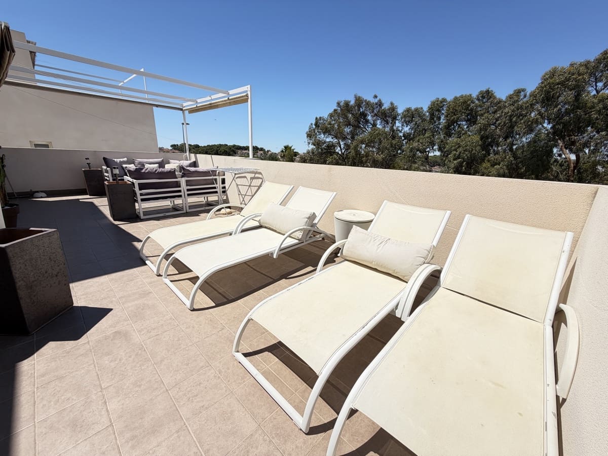 4 bedroom Villa for sale in Torrevieja with pool garage - € 650,000 (Ref: 9968600)