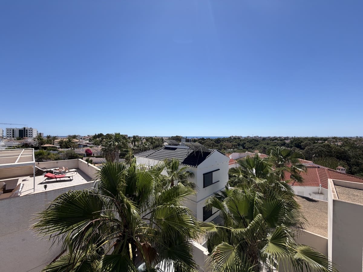 4 bedroom Villa for sale in Torrevieja with pool garage - € 650,000 (Ref: 9968600)
