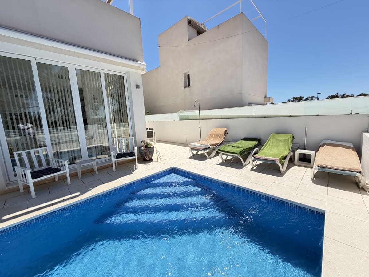 4 bedroom Villa for sale in Torrevieja with pool garage - € 650,000 (Ref: 9968600)