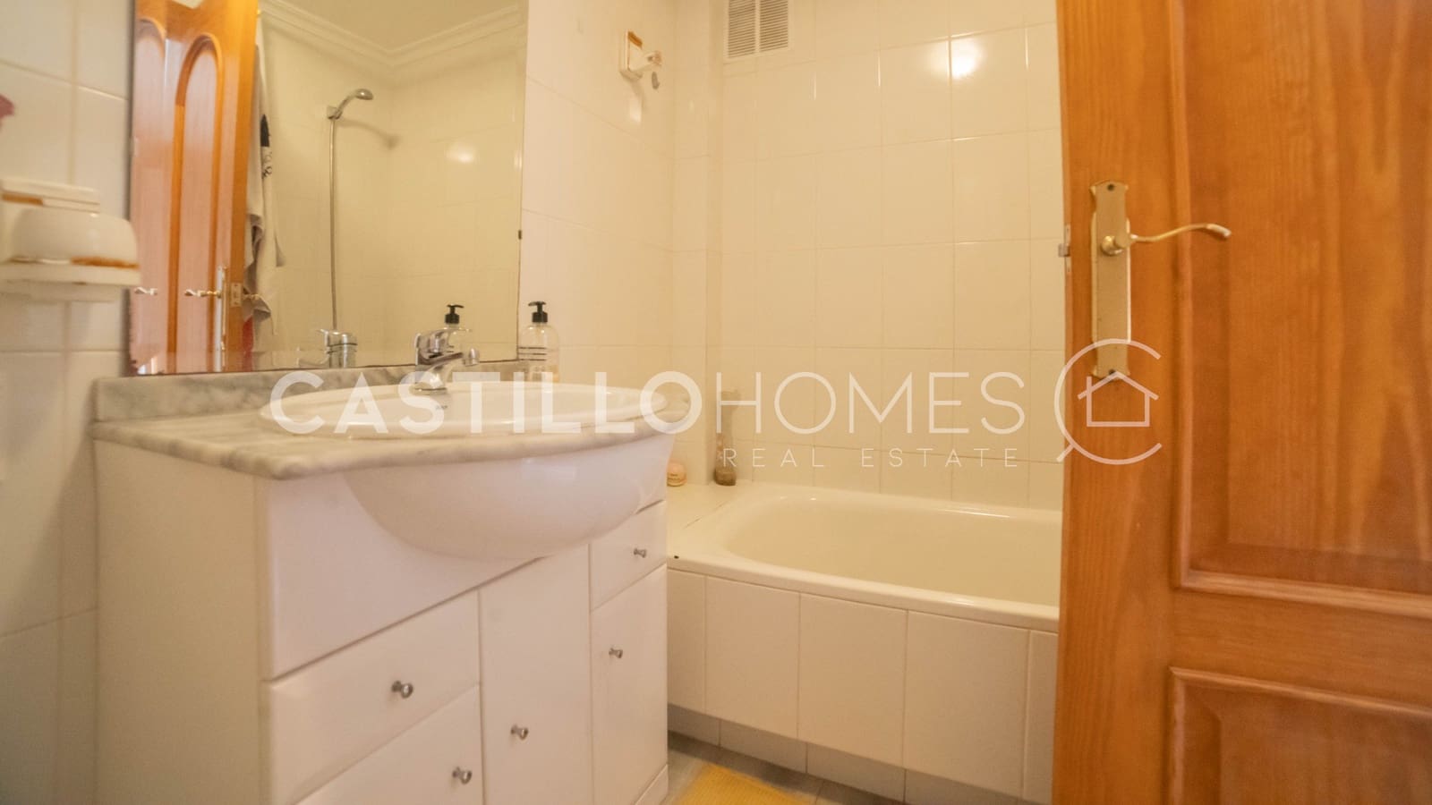 1 camera da letto Attico in vendita in Torrevieja con piscina - 149.900 € (Rif: 9973649)