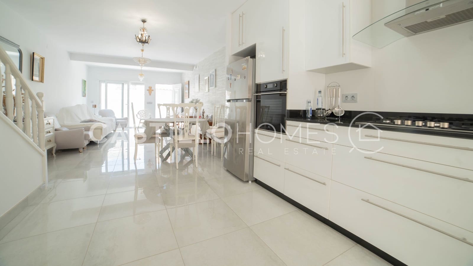 3 soverom Hus til salgs i Torrevieja med svømmebasseng - € 319 000 (Ref: 9973655)