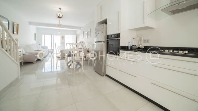 3 soverom Hus til salgs i Torrevieja med svømmebasseng - € 319 000 (Ref: 9973655)