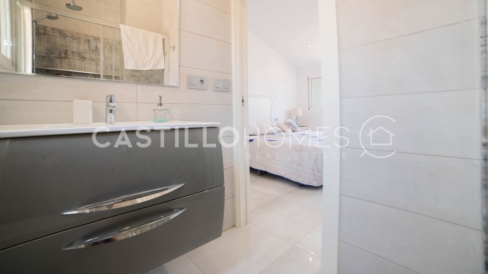 3 soverom Hus til salgs i Torrevieja med svømmebasseng - € 319 000 (Ref: 9973655)