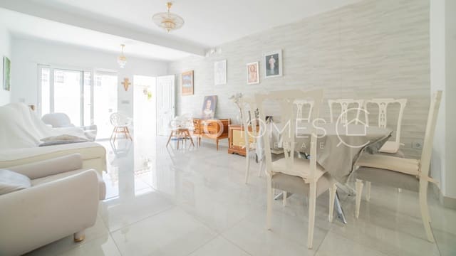 3 soverom Hus til salgs i Torrevieja med svømmebasseng - € 319 000 (Ref: 9973655)