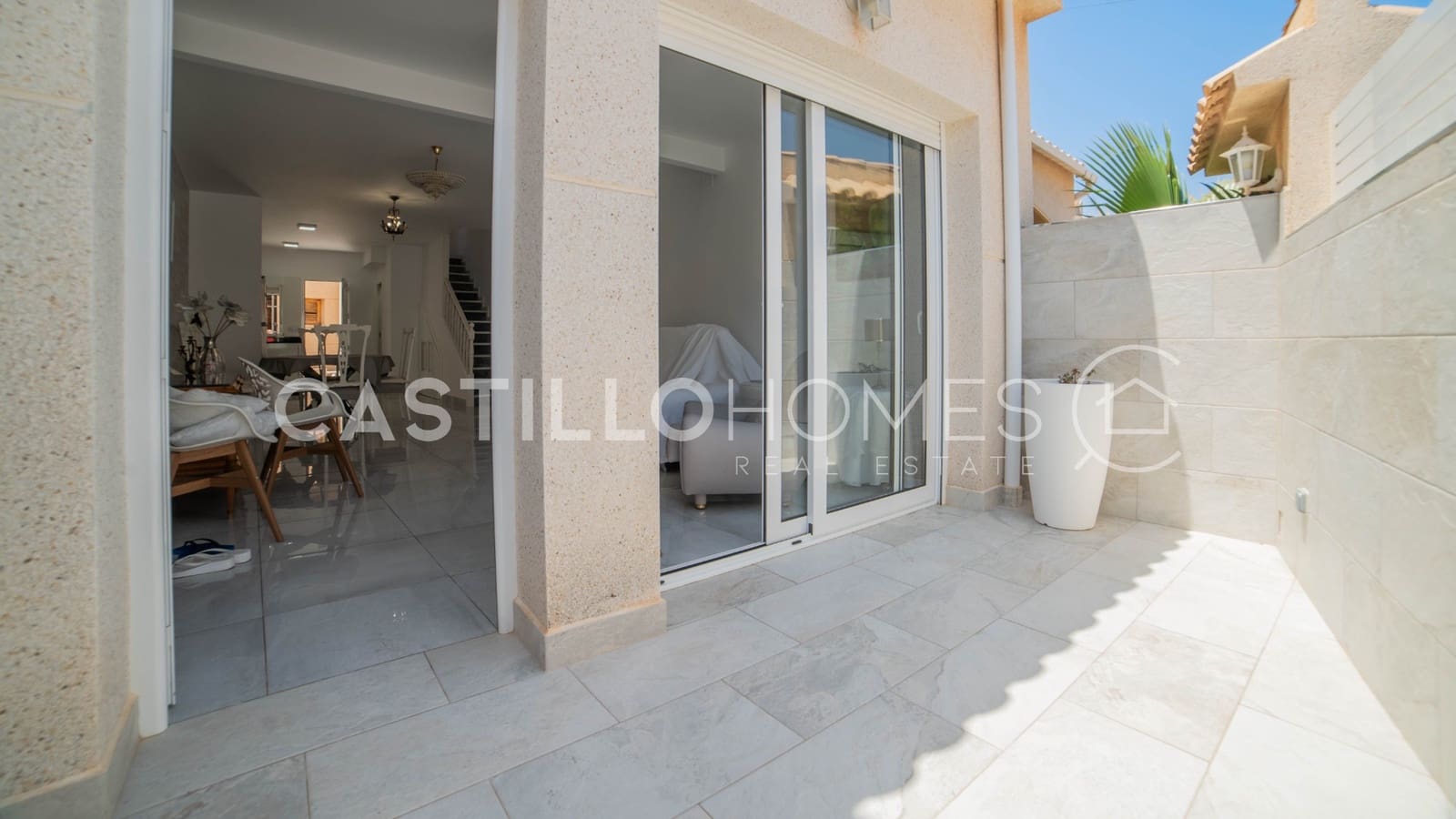 3 soverom Hus til salgs i Torrevieja med svømmebasseng - € 319 000 (Ref: 9973655)