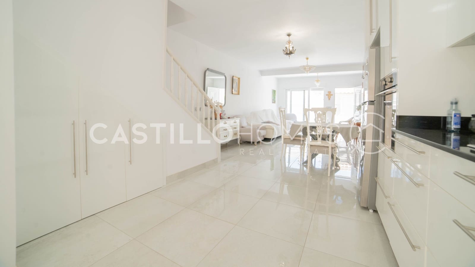 3 soverom Hus til salgs i Torrevieja med svømmebasseng - € 319 000 (Ref: 9973655)