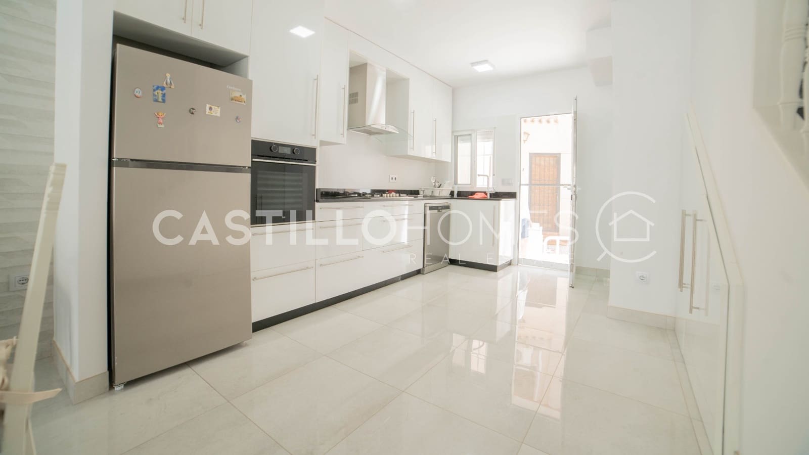 3 soverom Hus til salgs i Torrevieja med svømmebasseng - € 319 000 (Ref: 9973655)