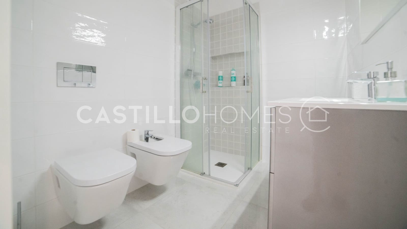 3 soverom Hus til salgs i Torrevieja med svømmebasseng - € 319 000 (Ref: 9973655)