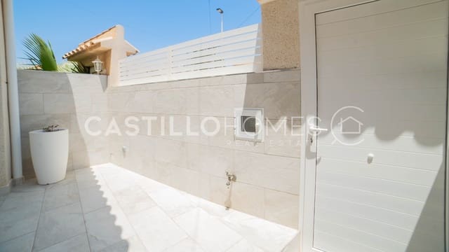 3 soverom Hus til salgs i Torrevieja med svømmebasseng - € 319 000 (Ref: 9973655)