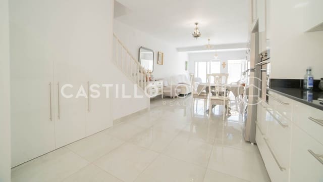 3 soverom Hus til salgs i Torrevieja med svømmebasseng - € 319 000 (Ref: 9973655)