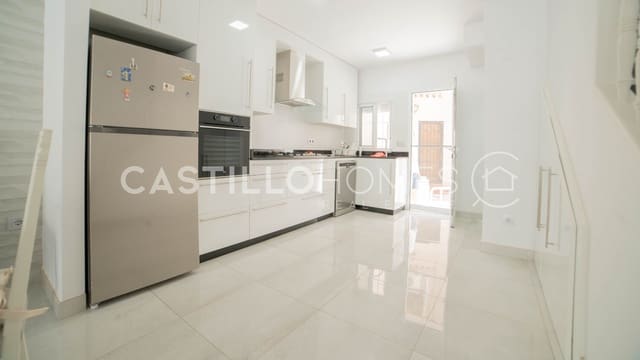 3 soverom Hus til salgs i Torrevieja med svømmebasseng - € 319 000 (Ref: 9973655)