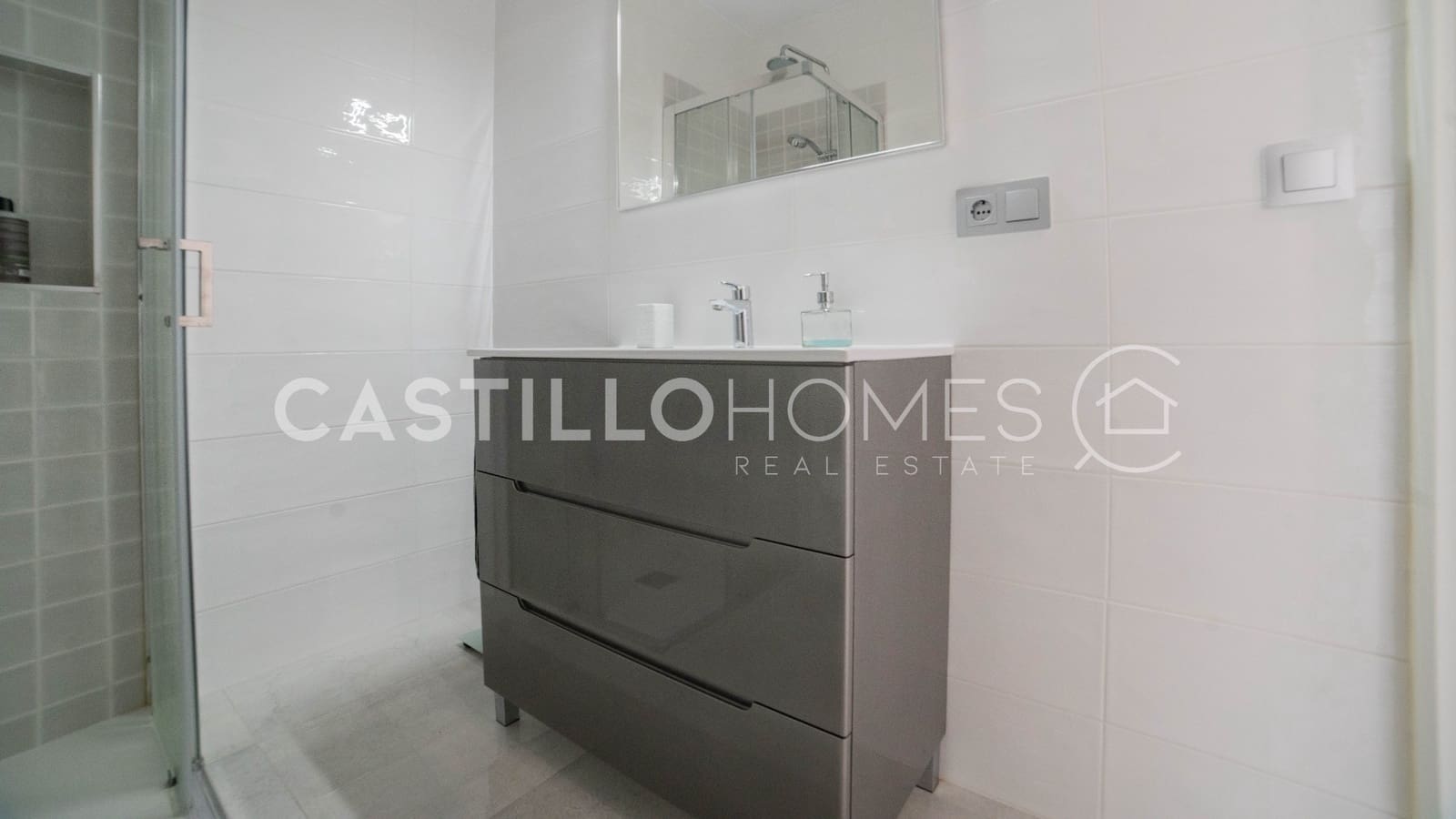 3 soverom Hus til salgs i Torrevieja med svømmebasseng - € 319 000 (Ref: 9973655)