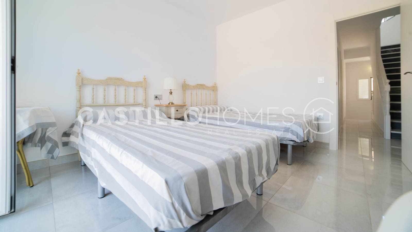 3 soverom Hus til salgs i Torrevieja med svømmebasseng - € 319 000 (Ref: 9973655)