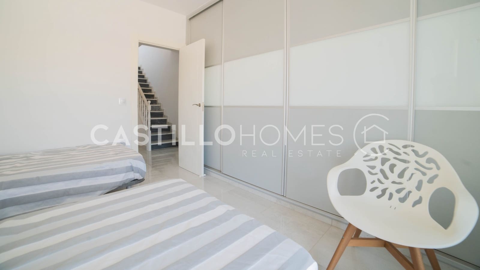 3 soverom Hus til salgs i Torrevieja med svømmebasseng - € 319 000 (Ref: 9973655)