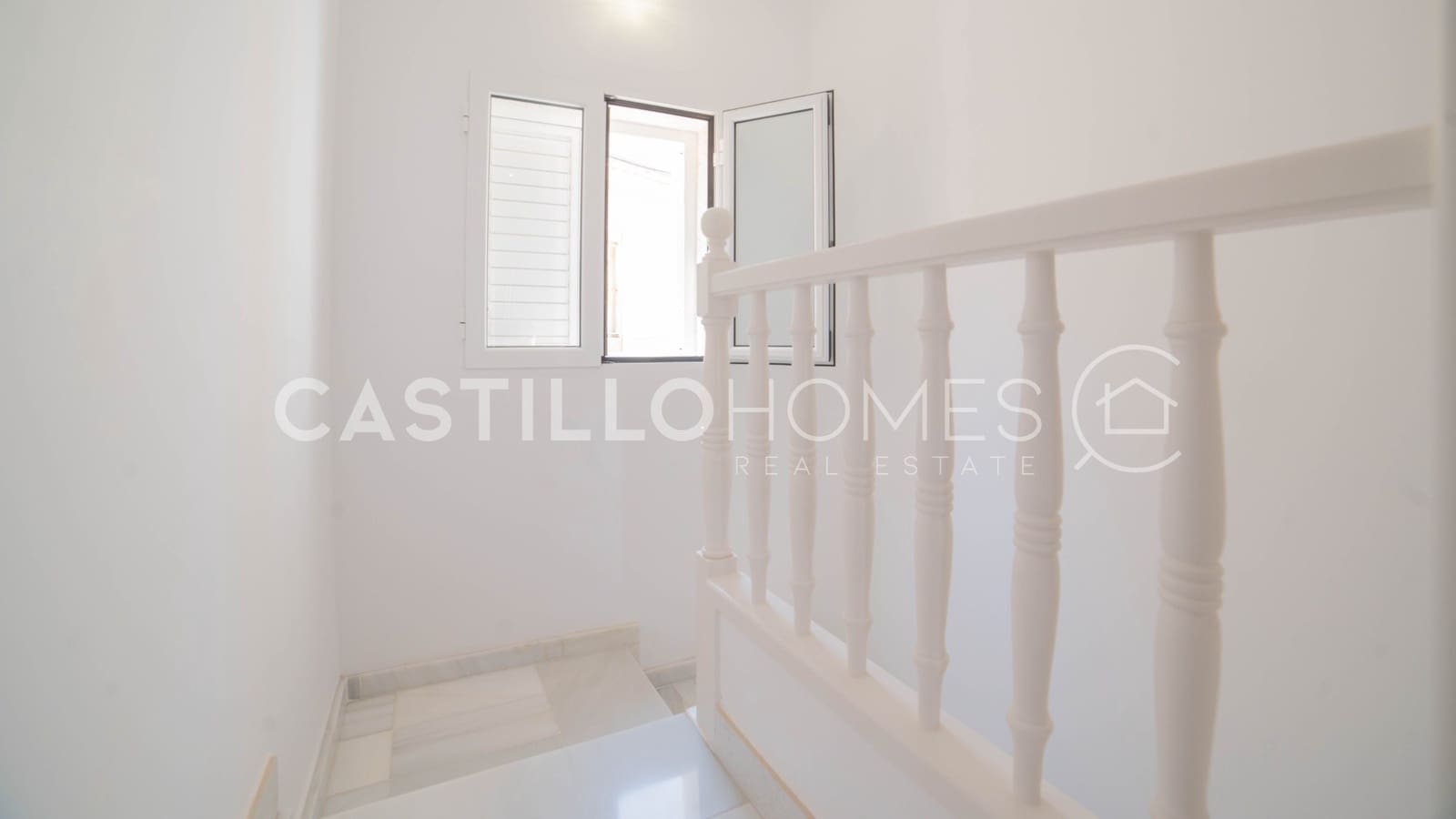 3 soverom Hus til salgs i Torrevieja med svømmebasseng - € 319 000 (Ref: 9973655)
