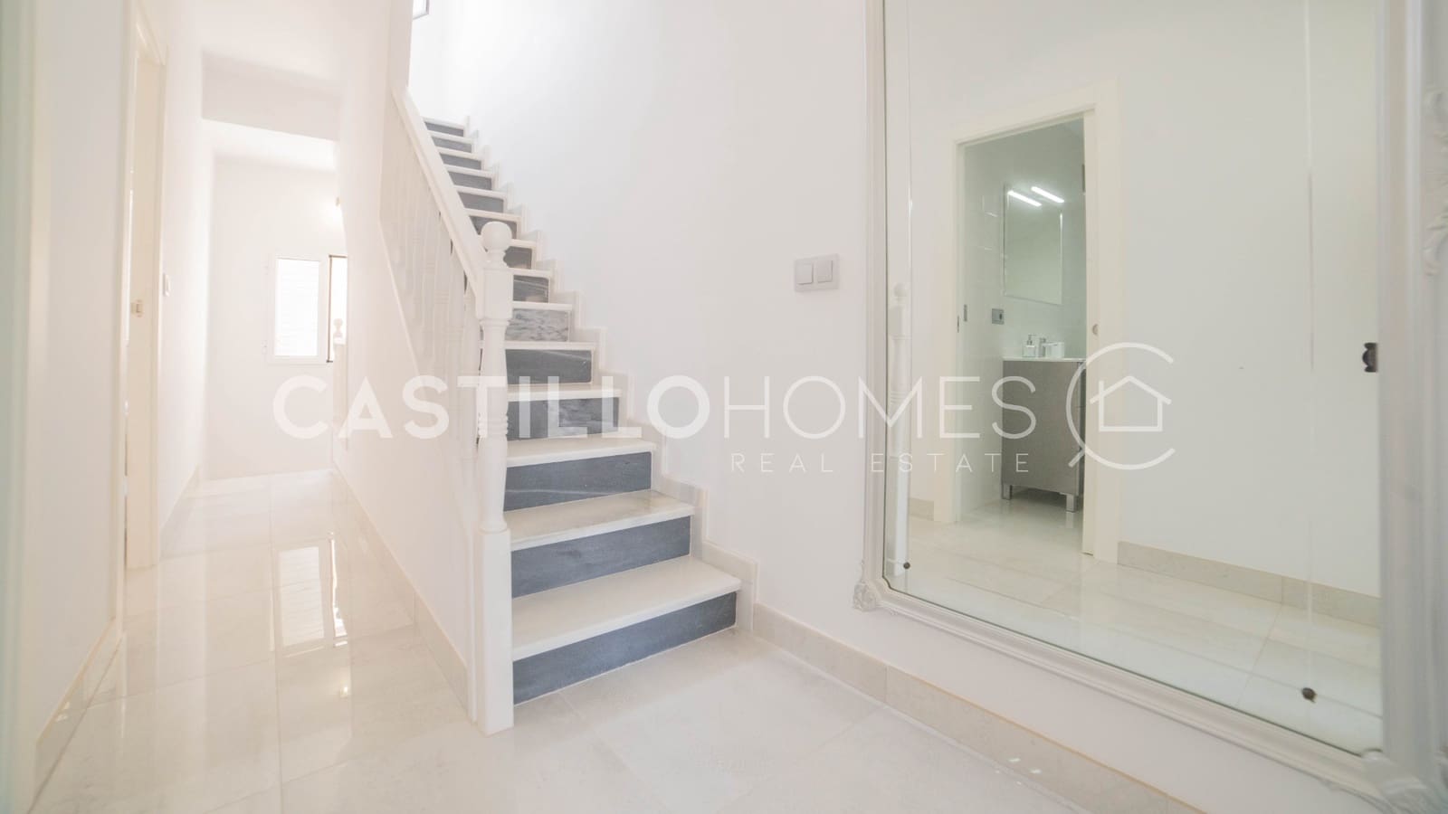 3 soverom Hus til salgs i Torrevieja med svømmebasseng - € 319 000 (Ref: 9973655)