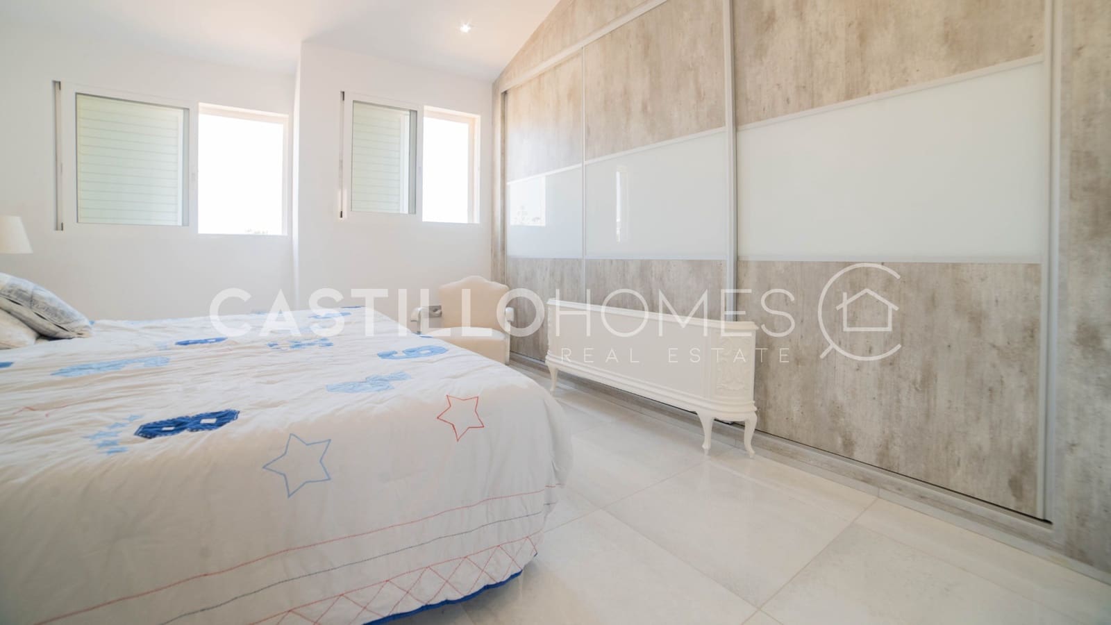 3 soverom Hus til salgs i Torrevieja med svømmebasseng - € 319 000 (Ref: 9973655)