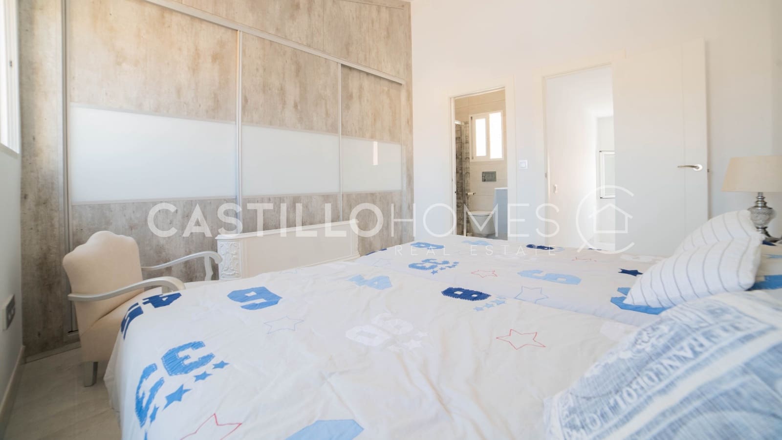 3 soverom Hus til salgs i Torrevieja med svømmebasseng - € 319 000 (Ref: 9973655)