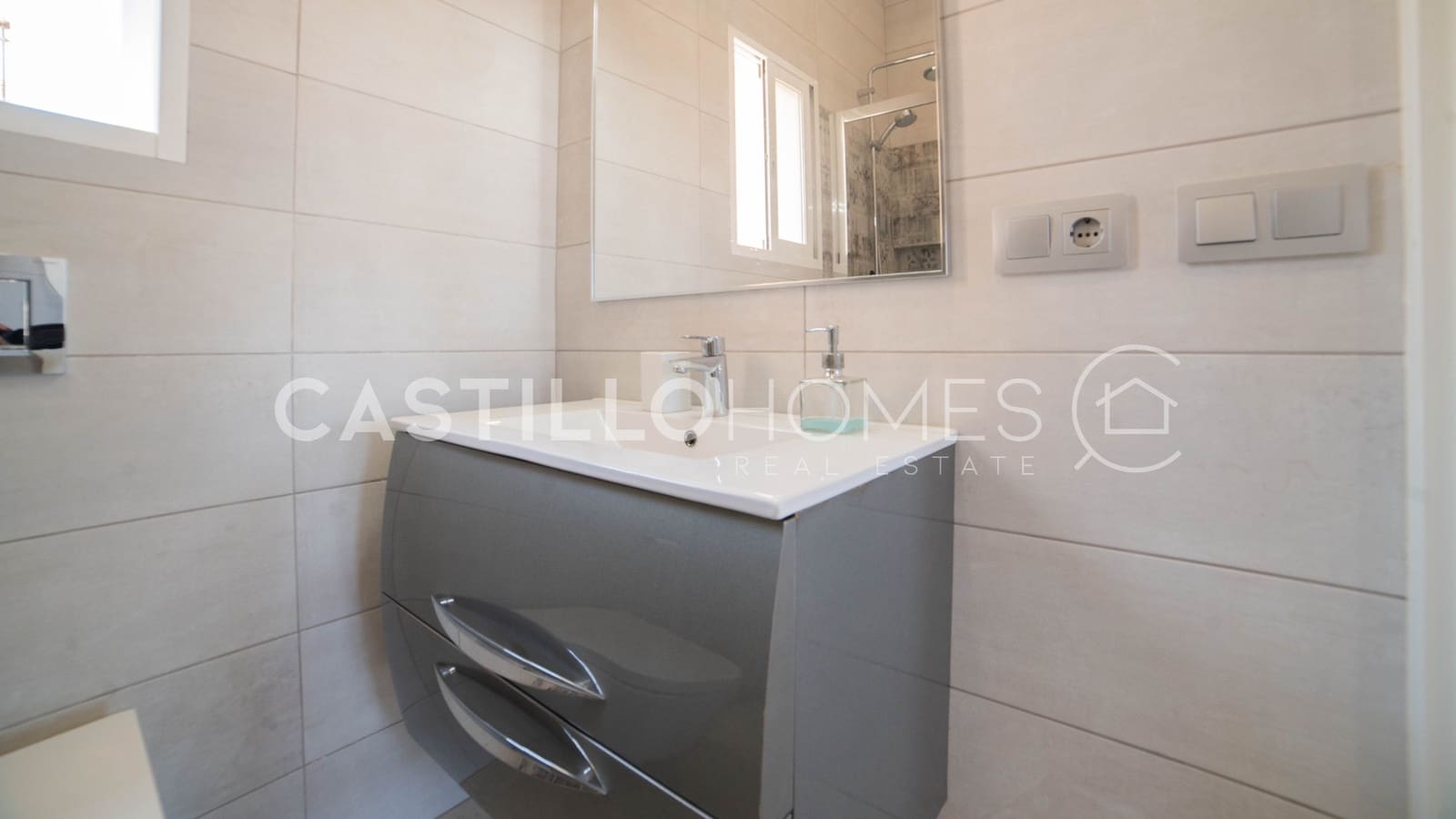 3 soverom Hus til salgs i Torrevieja med svømmebasseng - € 319 000 (Ref: 9973655)