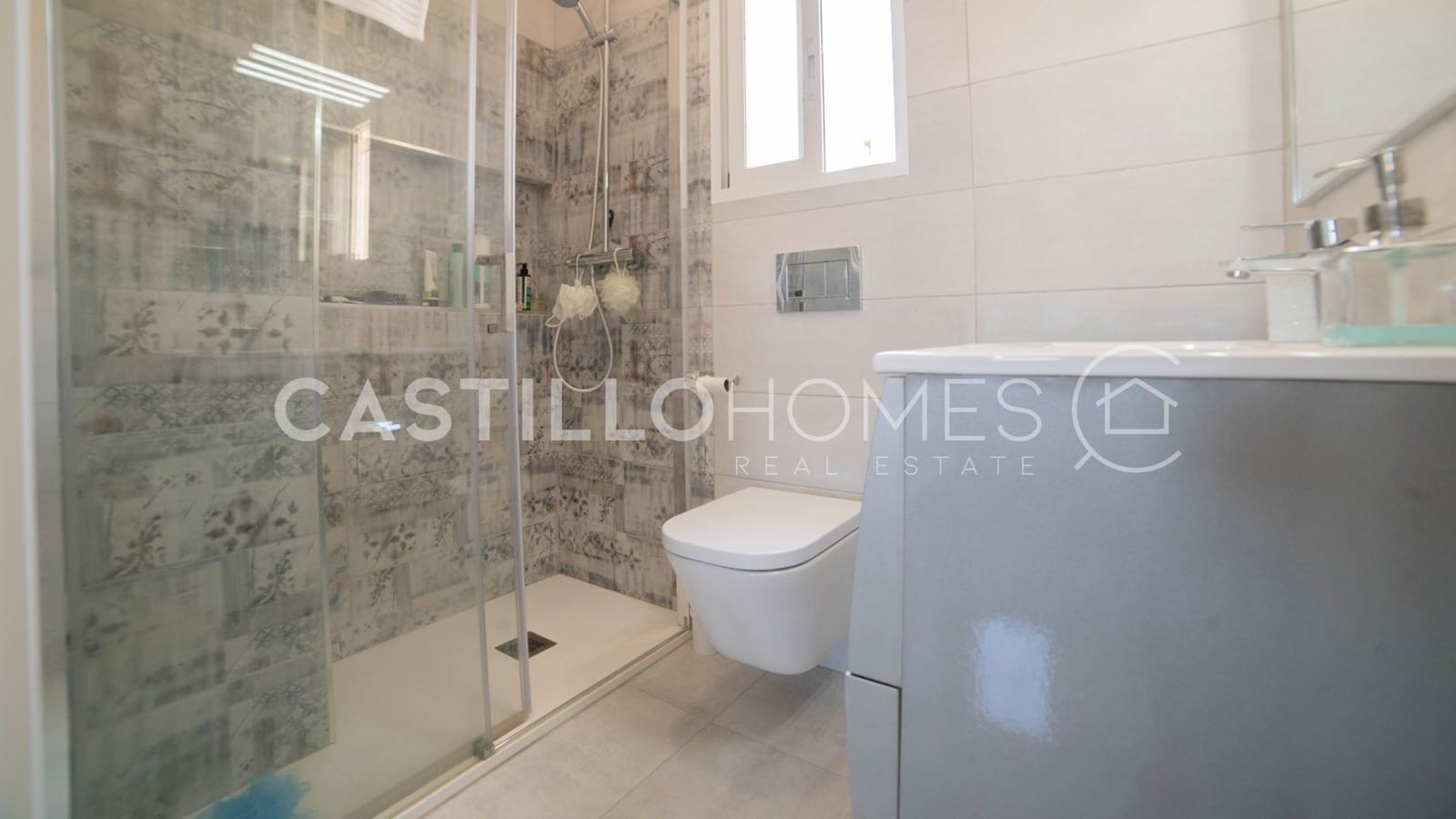 3 soverom Hus til salgs i Torrevieja med svømmebasseng - € 319 000 (Ref: 9973655)