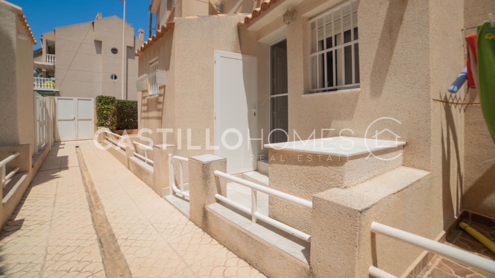 3 soverom Hus til salgs i Torrevieja med svømmebasseng - € 319 000 (Ref: 9973655)