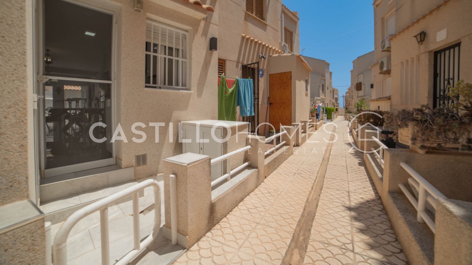3 soverom Hus til salgs i Torrevieja med svømmebasseng - € 319 000 (Ref: 9973655)